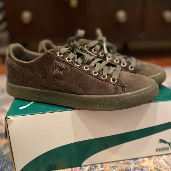 Velvet Puma Sneakers - Picture 2 of 4